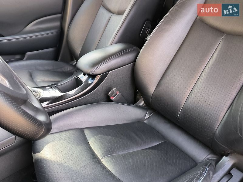 Хэтчбек Nissan Leaf 2014 в Гайвороне