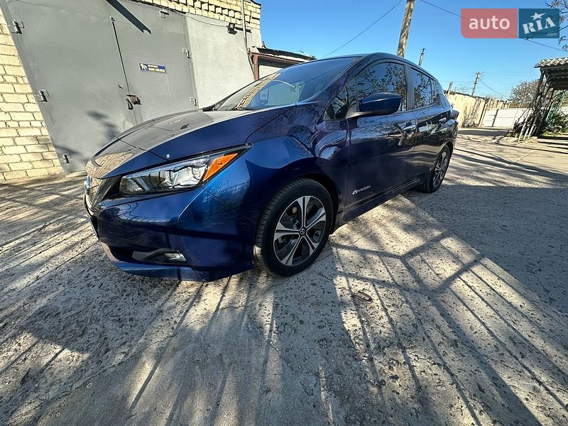 Хэтчбек Nissan Leaf 2019 в Вознесенске