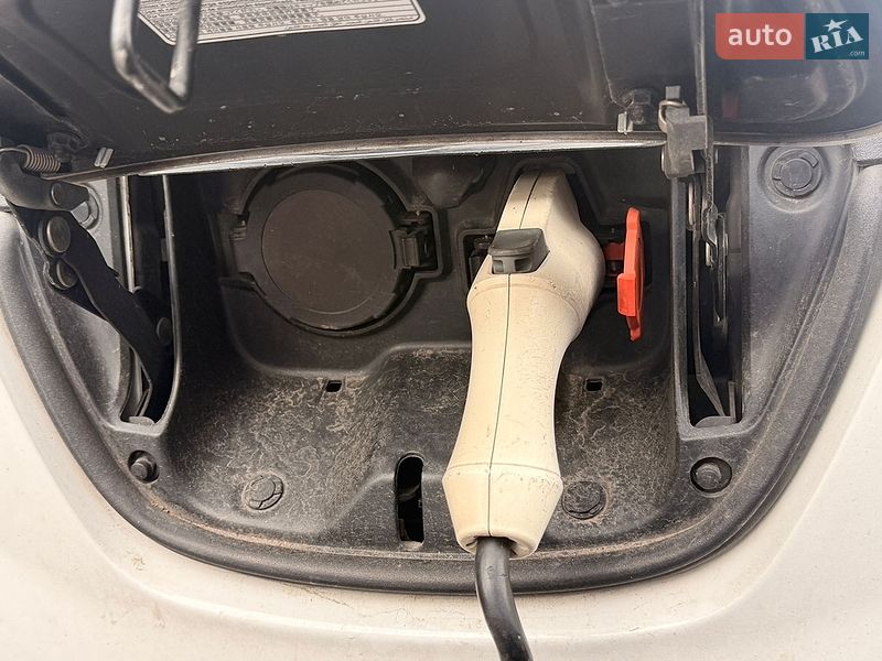 Хэтчбек Nissan Leaf 2013 в Киеве