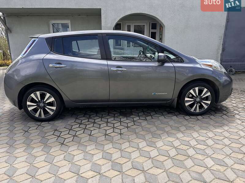 Хэтчбек Nissan Leaf 2014 в Львове