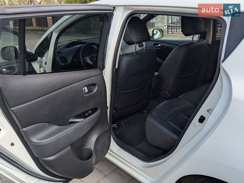 Хетчбек Nissan Leaf 2015 в Рівному