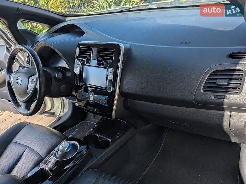 Хетчбек Nissan Leaf 2015 в Рівному