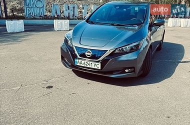 Хетчбек Nissan Leaf 2019 в Нових Петрівцях