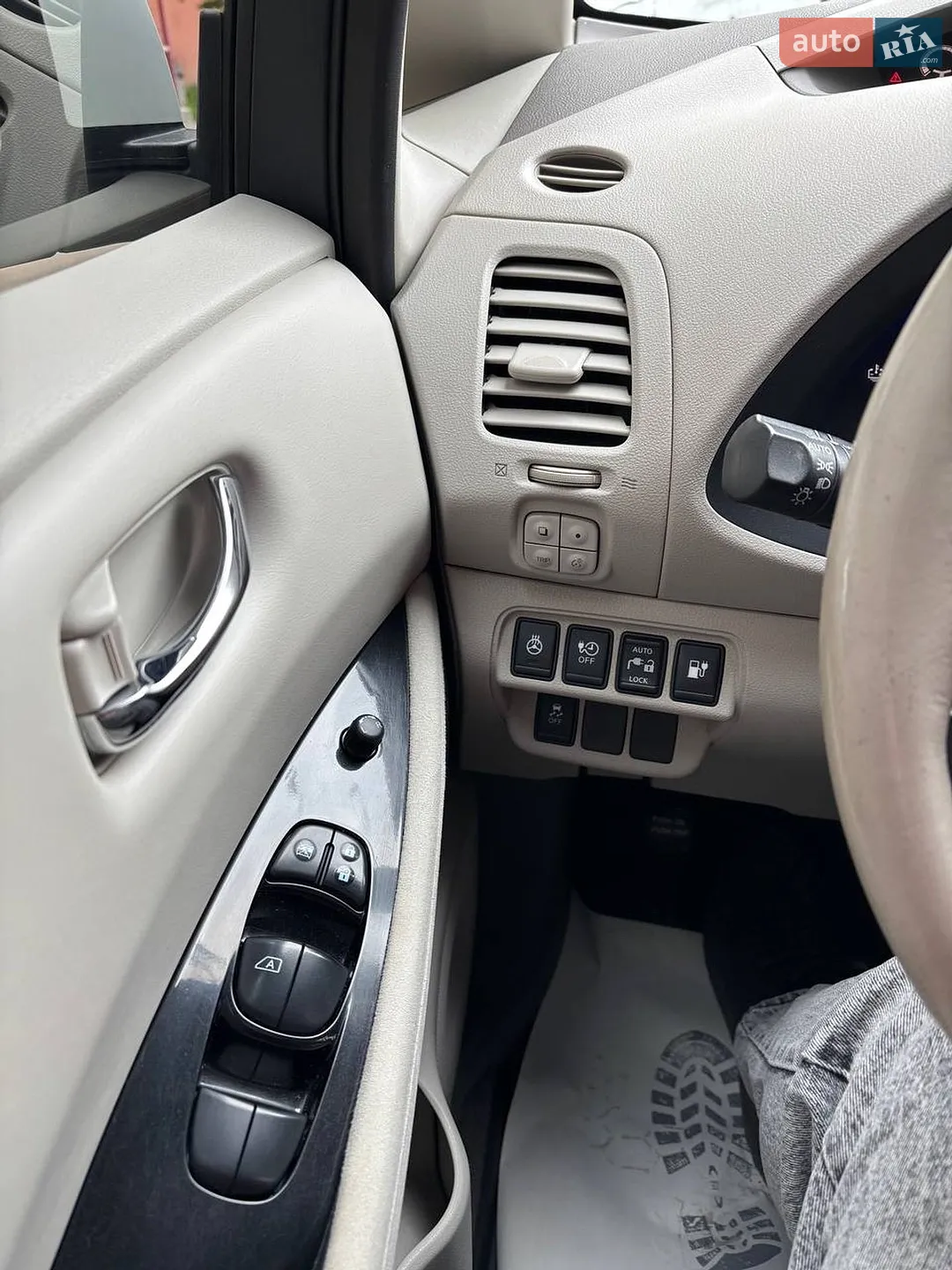 2015 Nissan Leaf - мініатюра 11
