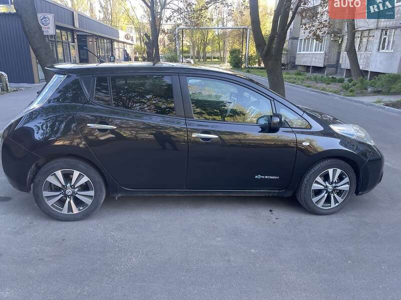 Хэтчбек Nissan Leaf 2014 в Днепре