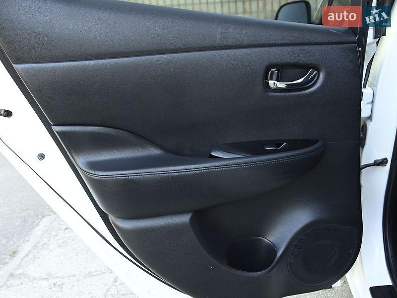 Хэтчбек Nissan Leaf 2016 в Бердичеве