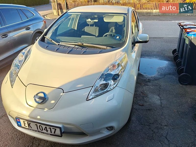 Хэтчбек Nissan Leaf 2016 в Умани