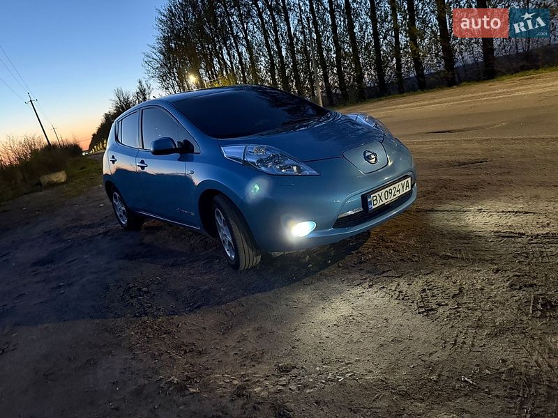 Хэтчбек Nissan Leaf 2012 в Хмельницком