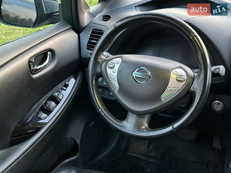 Хэтчбек Nissan Leaf 2016 в Днепре