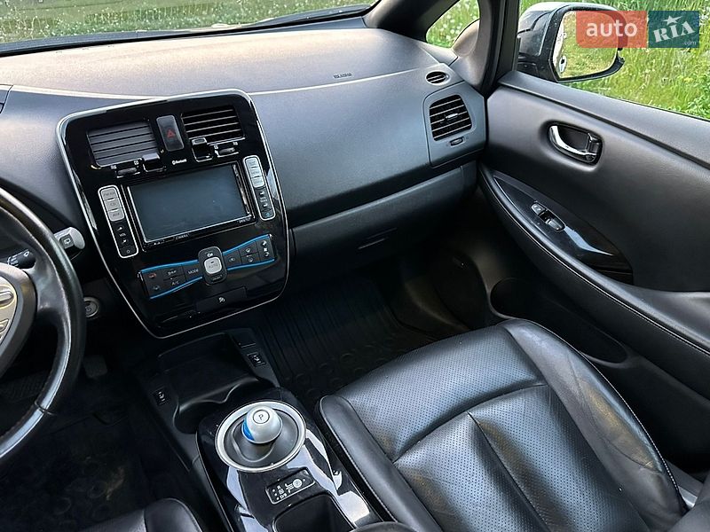 Хэтчбек Nissan Leaf 2016 в Днепре
