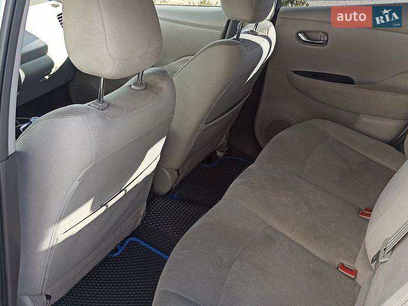 Хетчбек Nissan Leaf 2013 в Житомирі