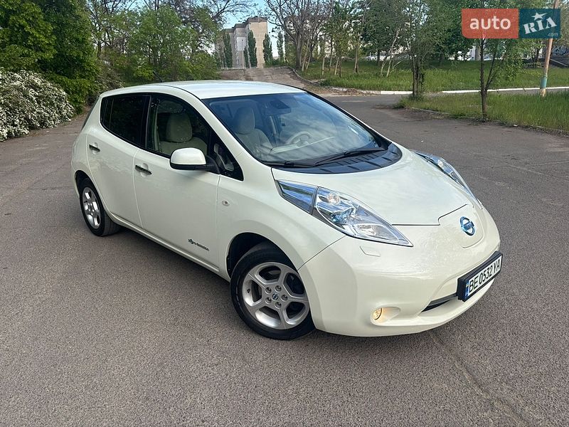 Хэтчбек Nissan Leaf 2012 в Южноукраинске