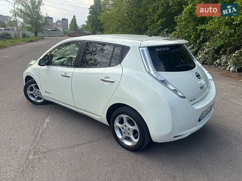 Хэтчбек Nissan Leaf 2012 в Южноукраинске