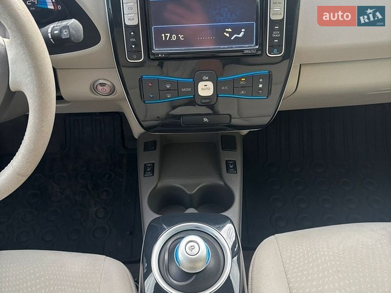 Хэтчбек Nissan Leaf 2012 в Южноукраинске