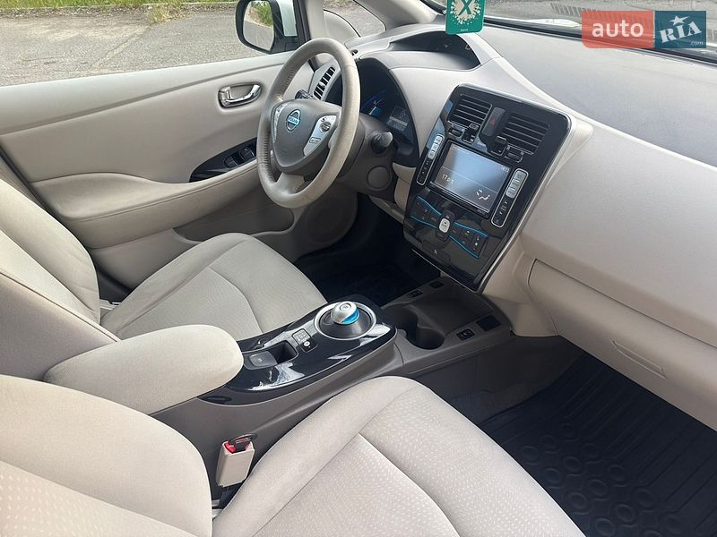 Хэтчбек Nissan Leaf 2012 в Южноукраинске