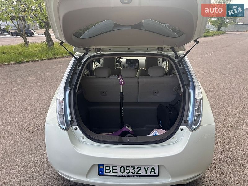Хэтчбек Nissan Leaf 2012 в Южноукраинске
