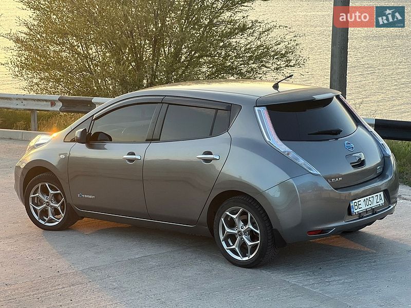 Хэтчбек Nissan Leaf 2014 в Николаеве
