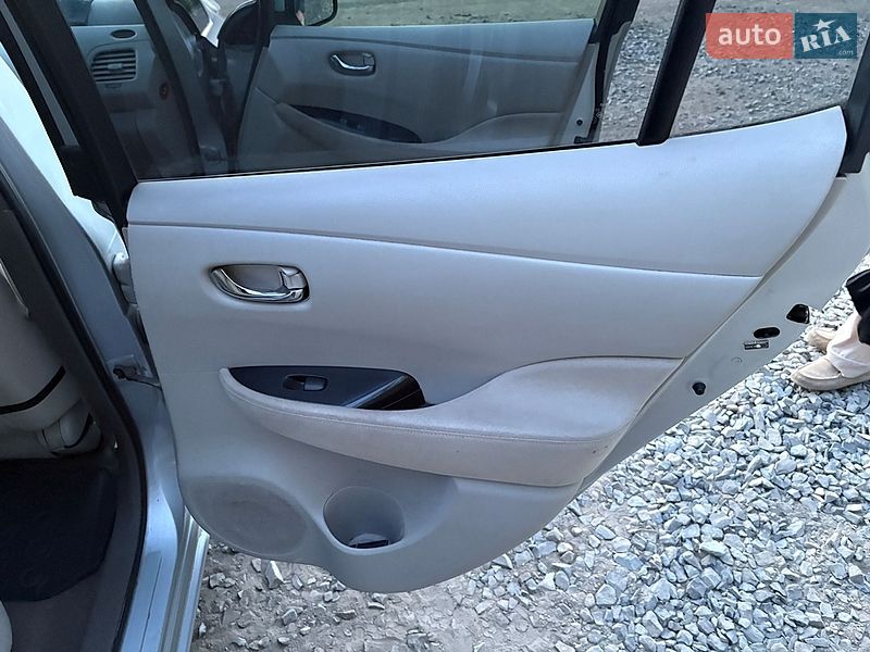 Хэтчбек Nissan Leaf 2012 в Ивано-Франковске