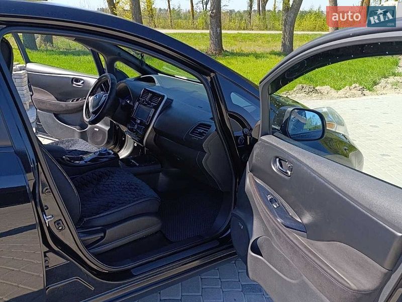 Хэтчбек Nissan Leaf 2013 в Гнивани
