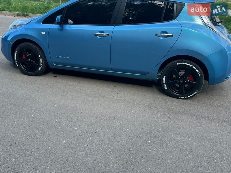 Хэтчбек Nissan Leaf 2012 в Бурштыне