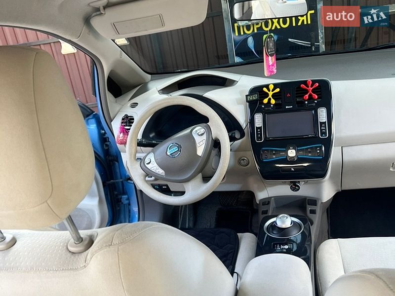 Хэтчбек Nissan Leaf 2012 в Бурштыне