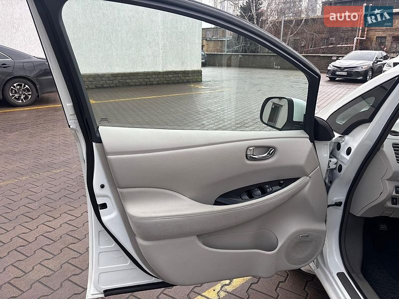 Хэтчбек Nissan Leaf 2013 в Киеве