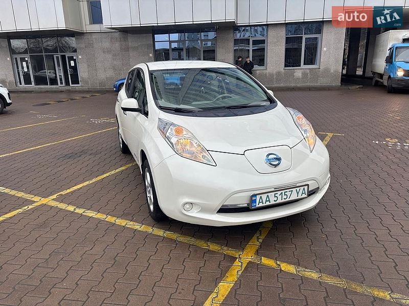 Хэтчбек Nissan Leaf 2013 в Киеве