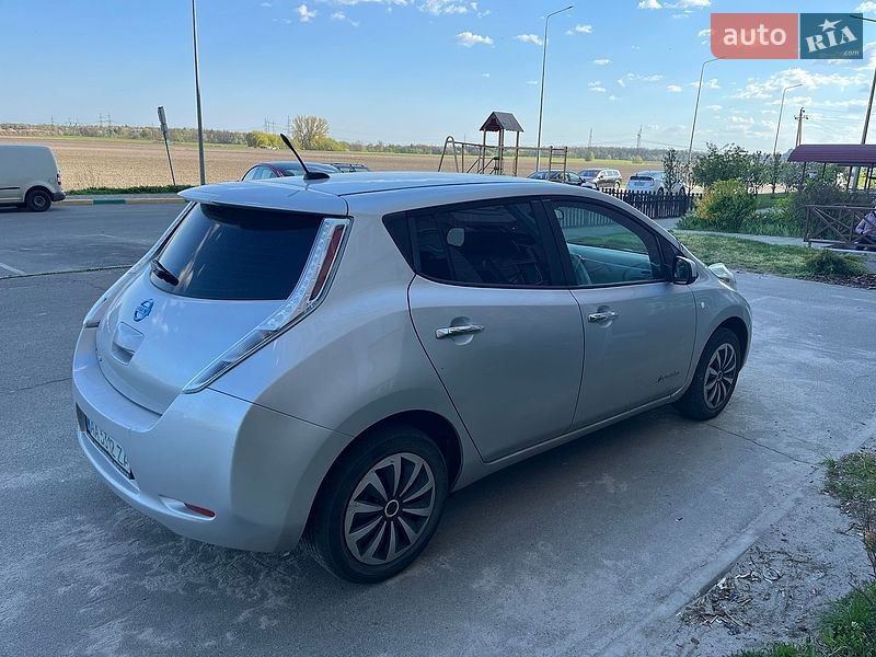 Хэтчбек Nissan Leaf 2013 в Киеве