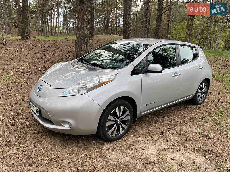 Хэтчбек Nissan Leaf 2016 в Днепре