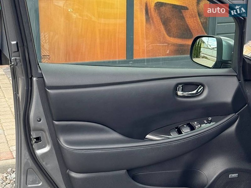 Хэтчбек Nissan Leaf 2015 в Стрые