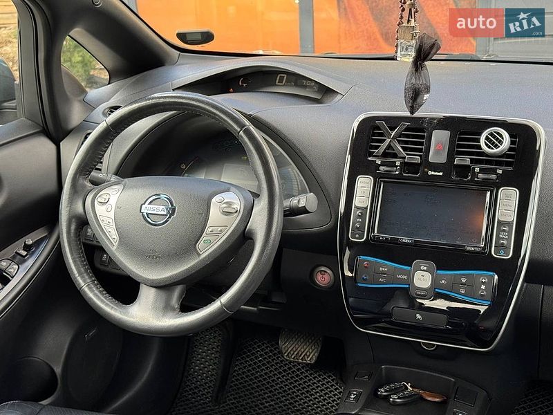 Хэтчбек Nissan Leaf 2015 в Стрые
