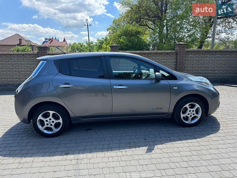 Хетчбек Nissan Leaf 2015 в Чернівцях