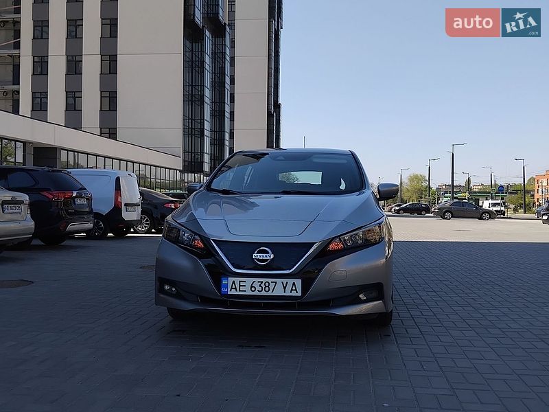 Хетчбек Nissan Leaf 2018 в Дніпрі