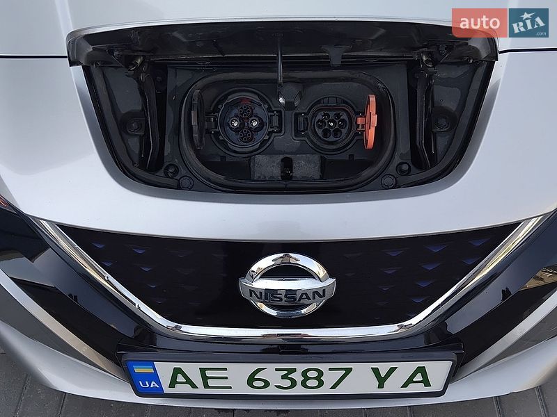 Хетчбек Nissan Leaf 2018 в Дніпрі