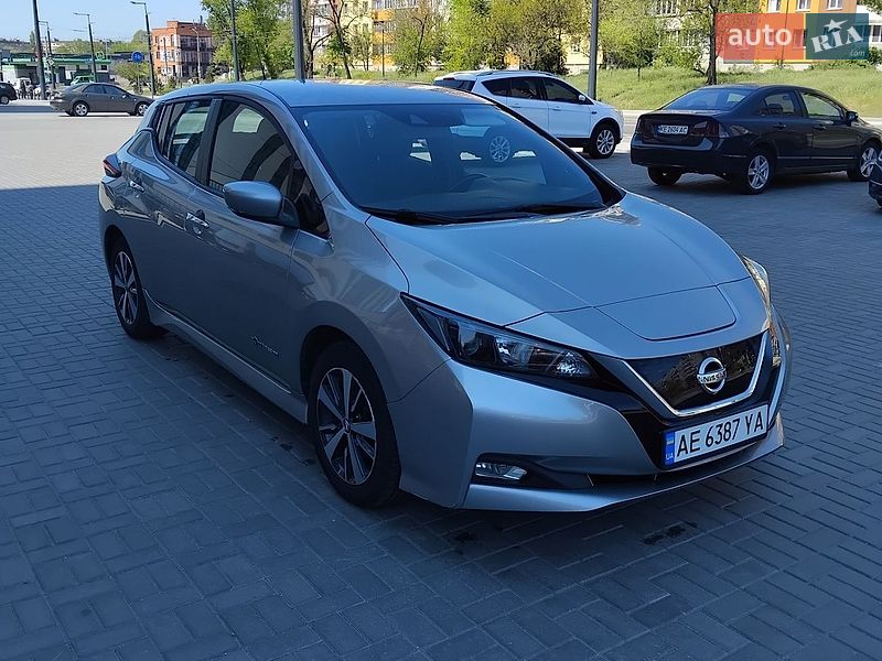 Хетчбек Nissan Leaf 2018 в Дніпрі