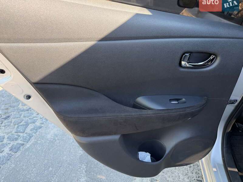 Хетчбек Nissan Leaf 2013 в Києві фото 15 Хетчбек Nissan Leaf 2013 в Києві