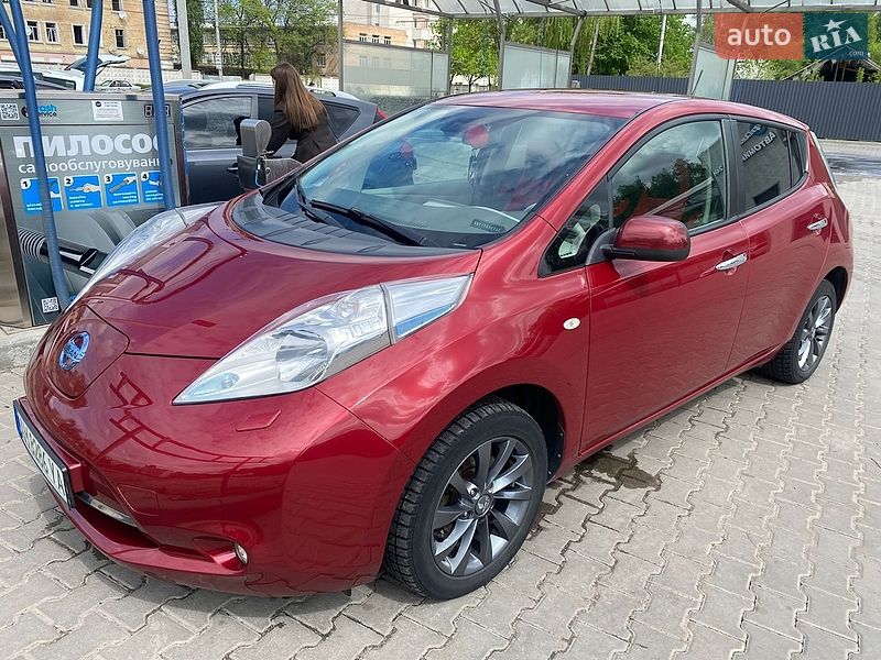 Хэтчбек Nissan Leaf 2015 в Житомире