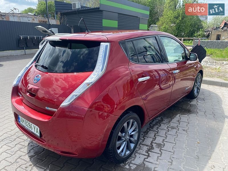 Хэтчбек Nissan Leaf 2015 в Житомире