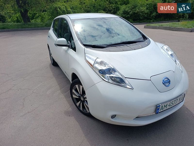 Хетчбек Nissan Leaf 2015 в Житомирі