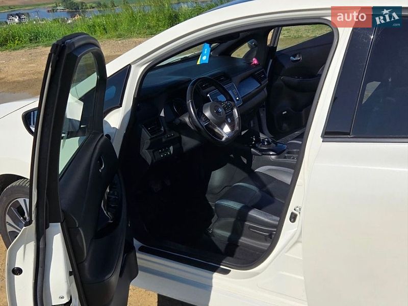 Хэтчбек Nissan Leaf 2019 в Черновцах