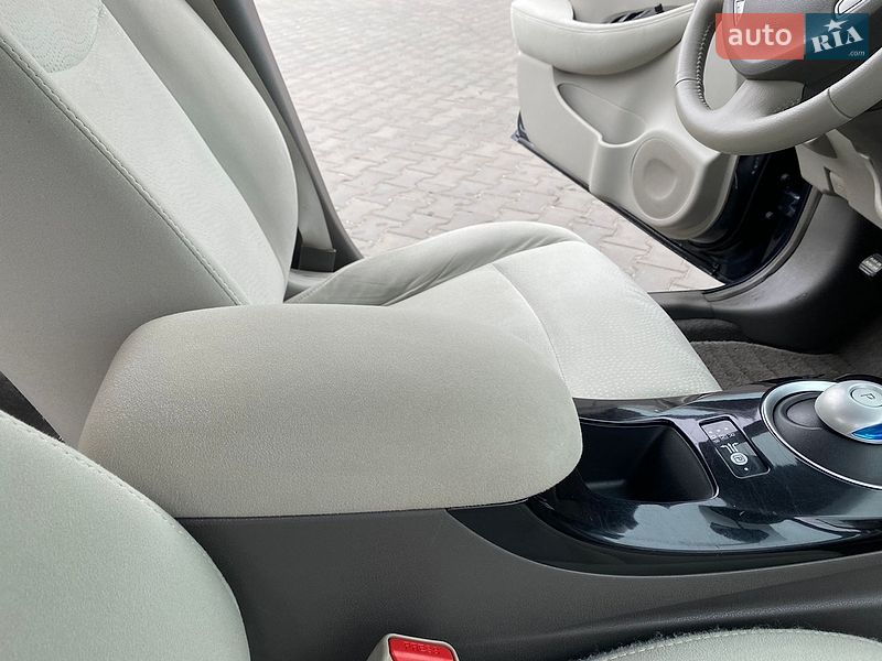 Хэтчбек Nissan Leaf 2013 в Луцке