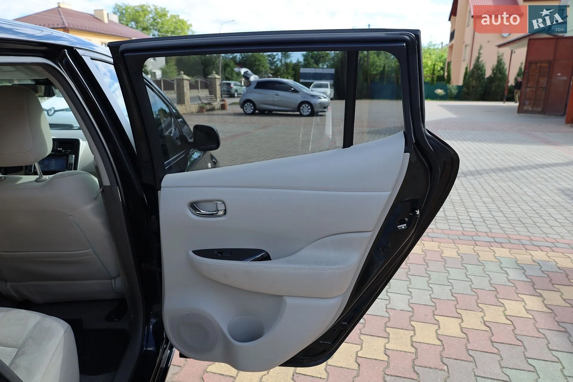 2011 Nissan Leaf - мініатюра 40