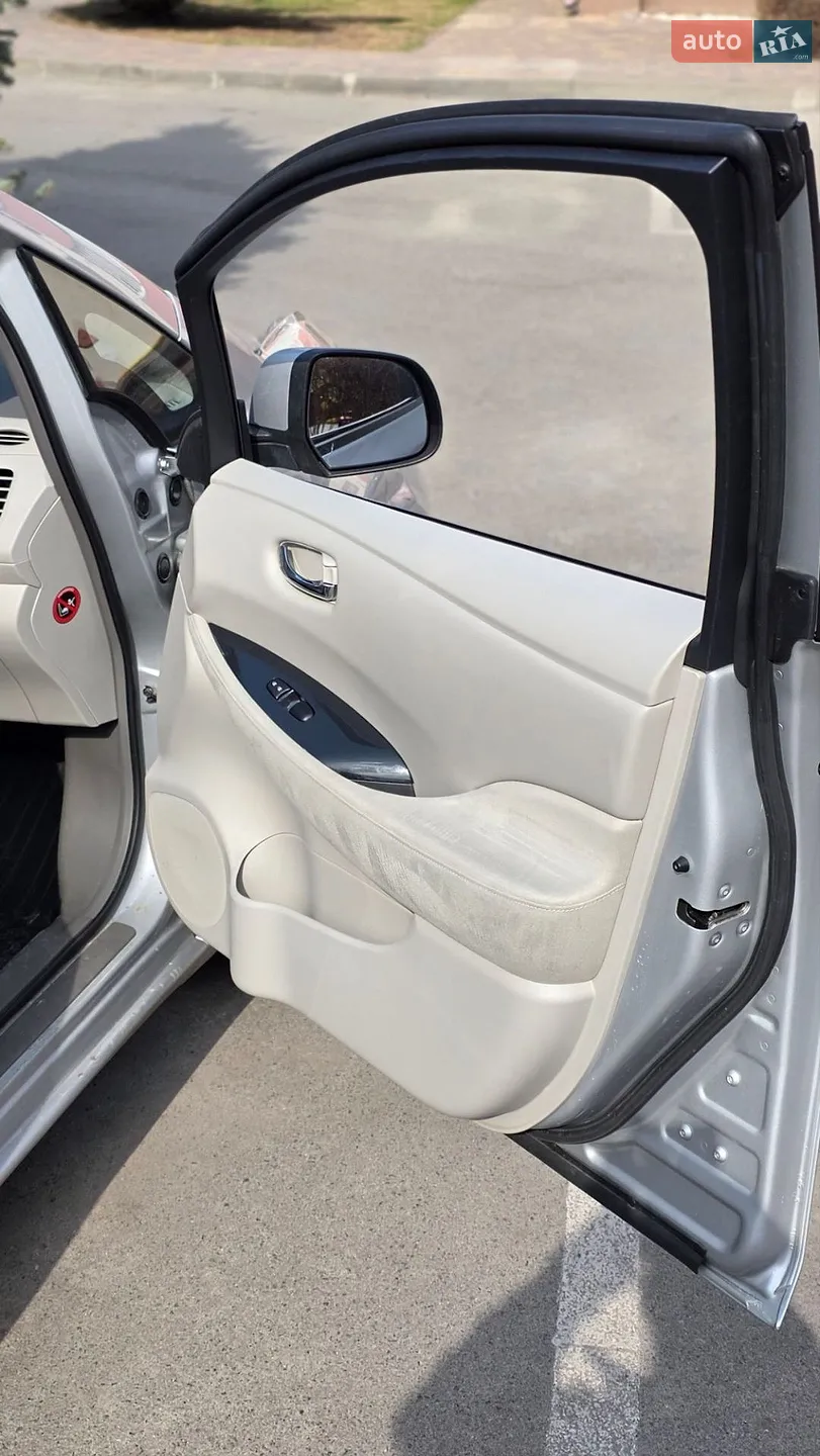 2012 Nissan Leaf - мініатюра 14