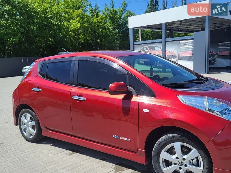 Хэтчбек Nissan Leaf 2013 в Каменец-Подольском