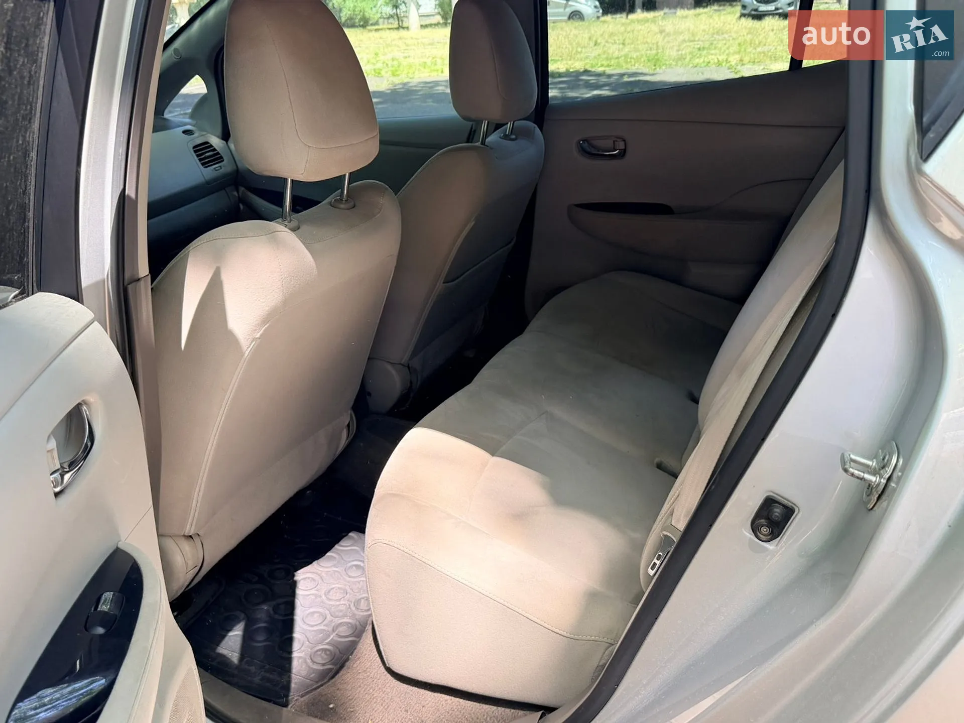 2010 Nissan Leaf - мініатюра 19