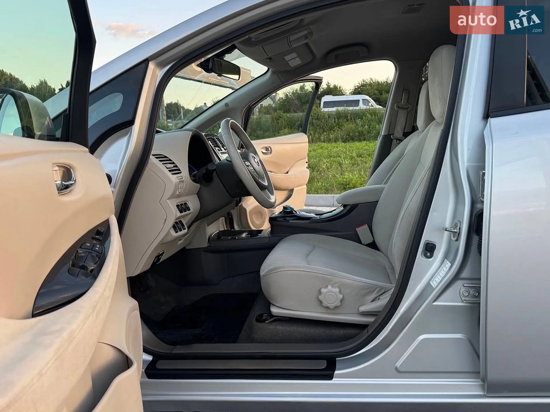 2012 Nissan Leaf - мініатюра 28