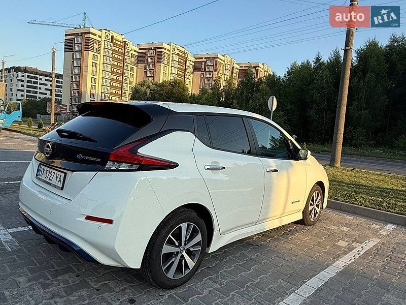 Хэтчбек Nissan Leaf 2018 в Хмельницком