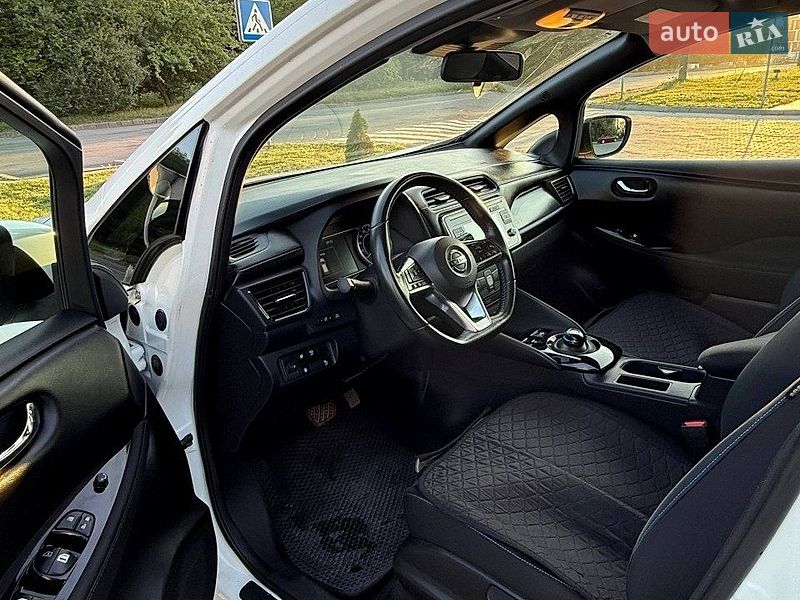 Хэтчбек Nissan Leaf 2018 в Хмельницком