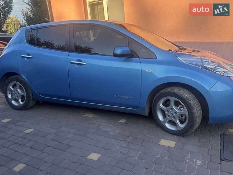 Хэтчбек Nissan Leaf 2012 в Ивано-Франково