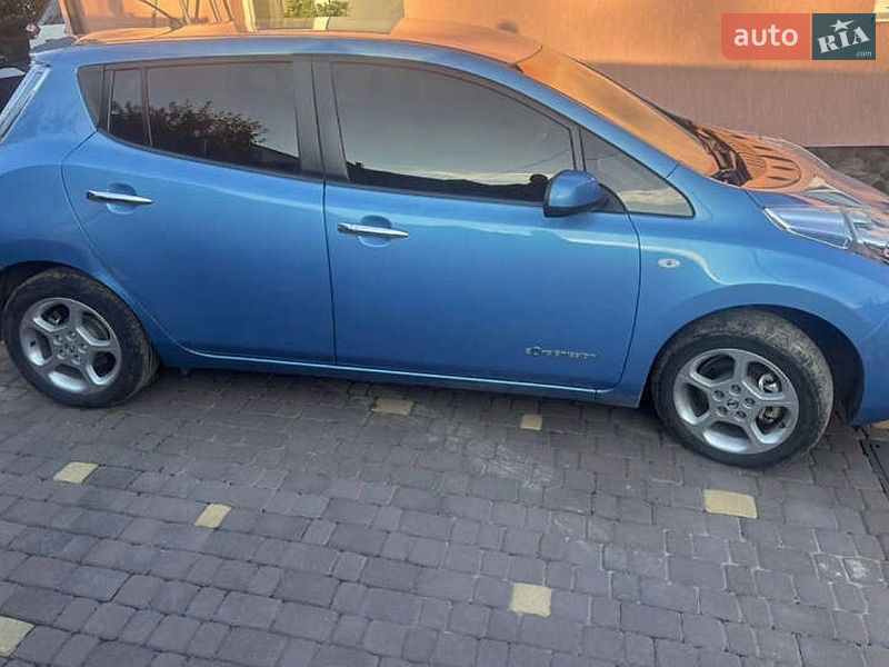 Хэтчбек Nissan Leaf 2012 в Ивано-Франково